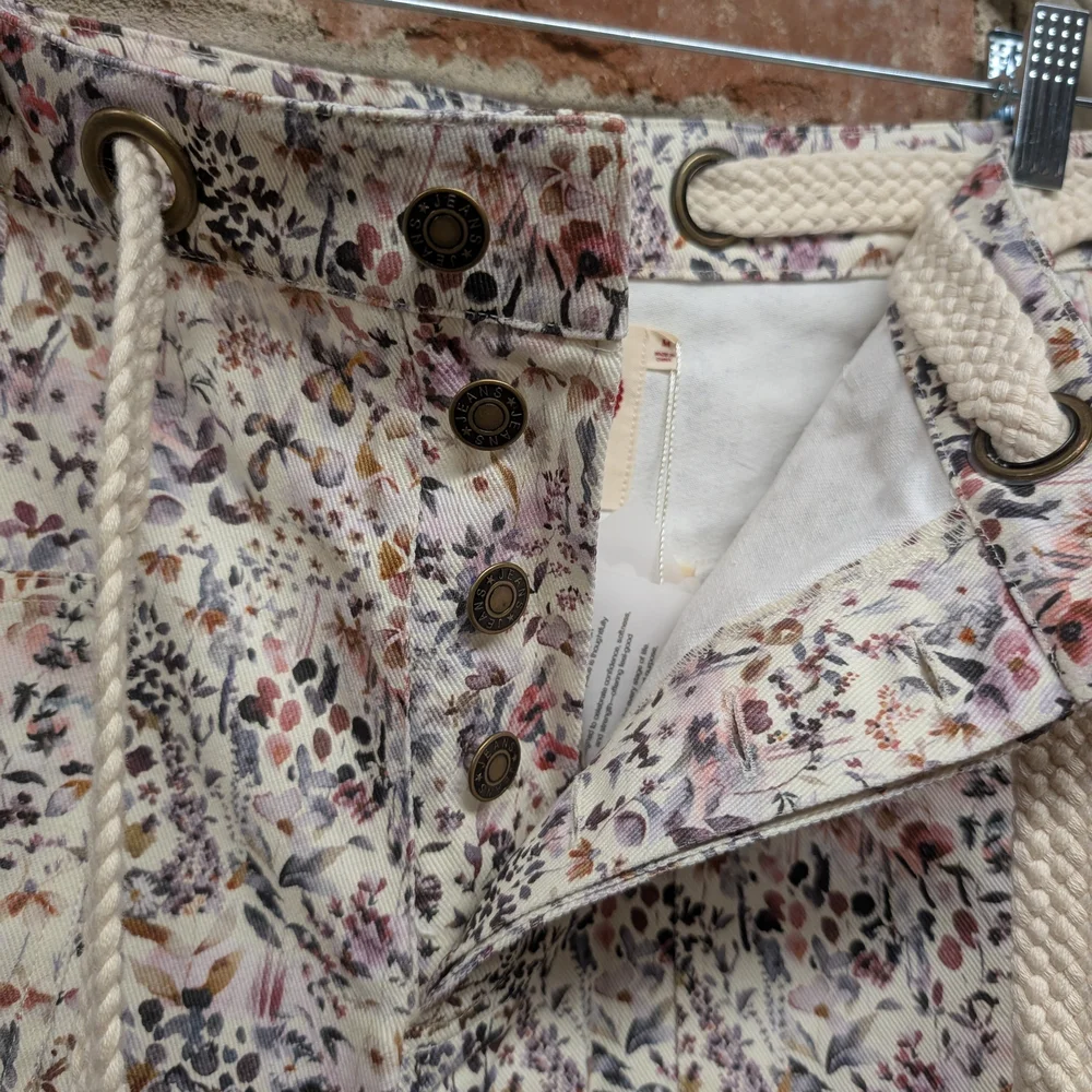 NWT Floral Drawstring Button-Front Barrel Jeans- Cream Multi Floral - Picture 2 of 6